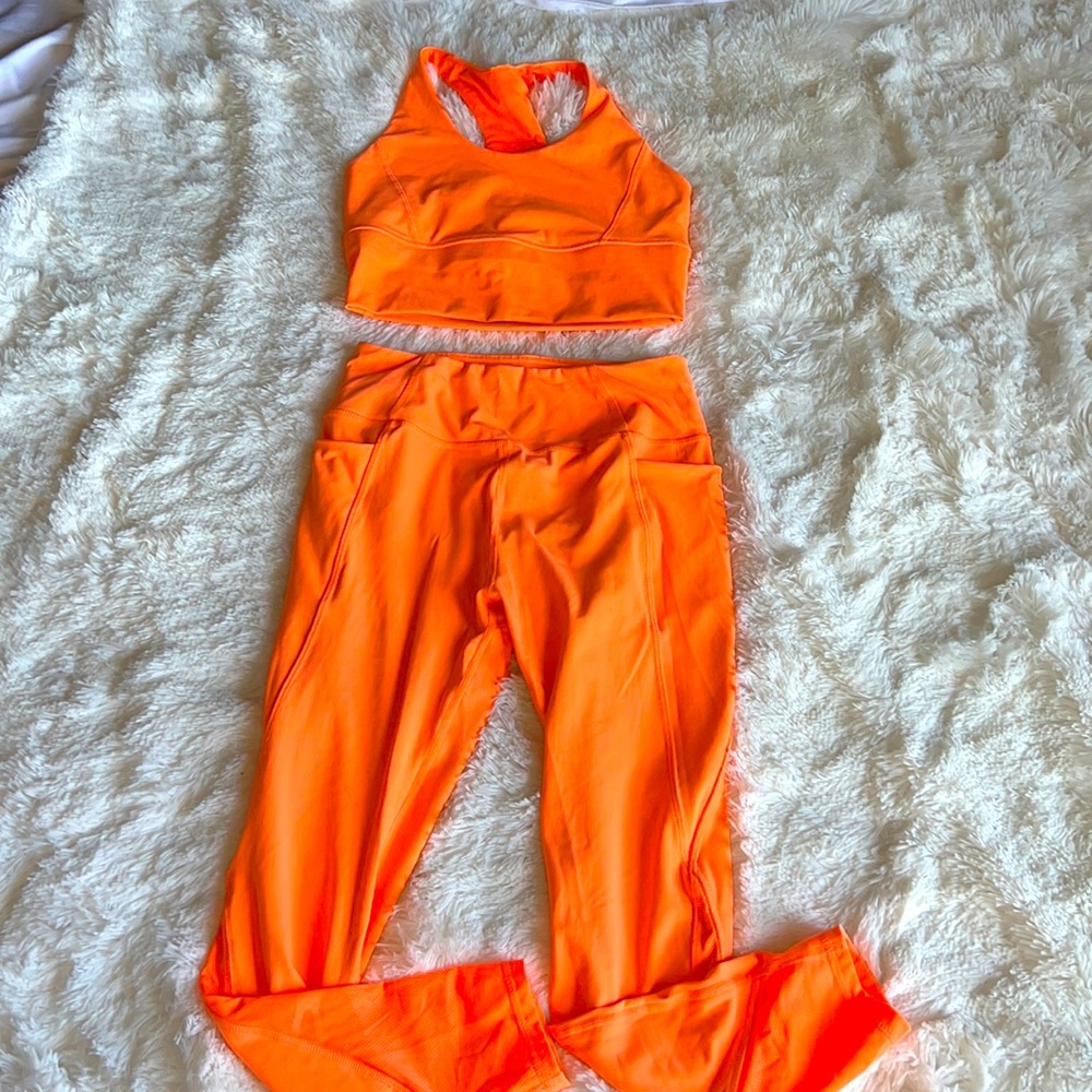Fashion Nova peach work out set - Size M